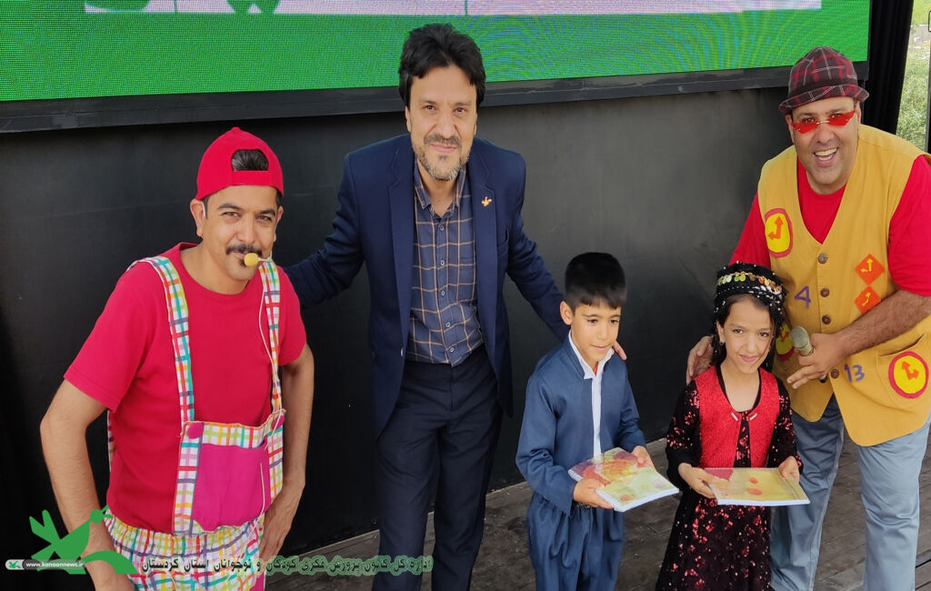 1304534-1 حضور تماشاخانه سیار در سنندج؛ آمیختگی هنر، فرهنگ و امید در دل کودکان و نوجوان