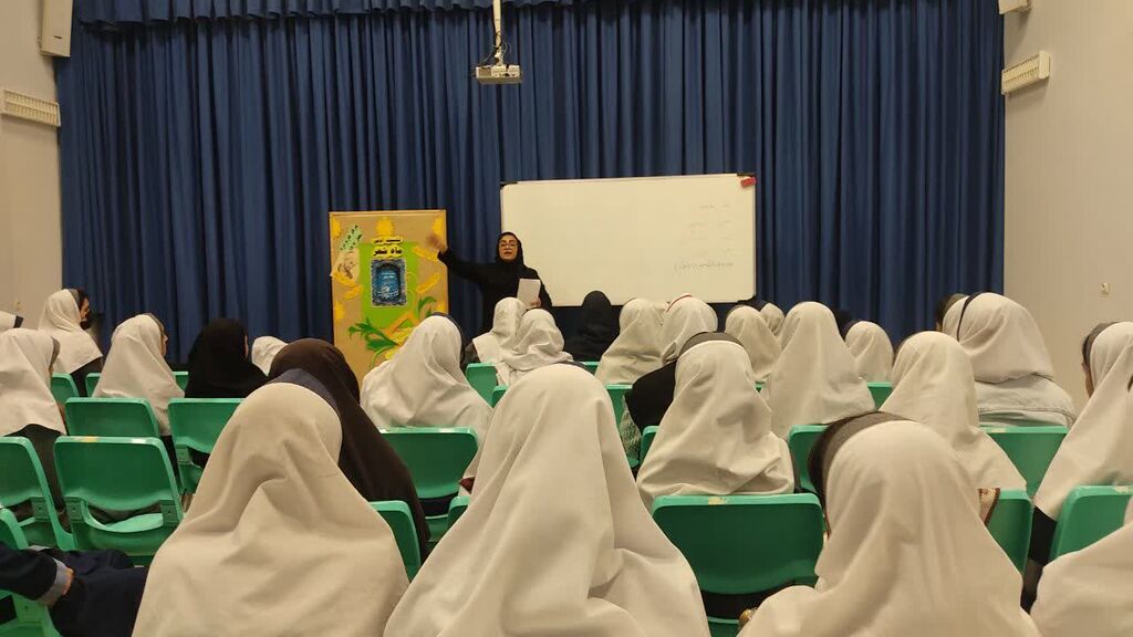 ماه شعرِ اردی‌بهشت در زنجان با عطر کلام سعدی برگزار شد