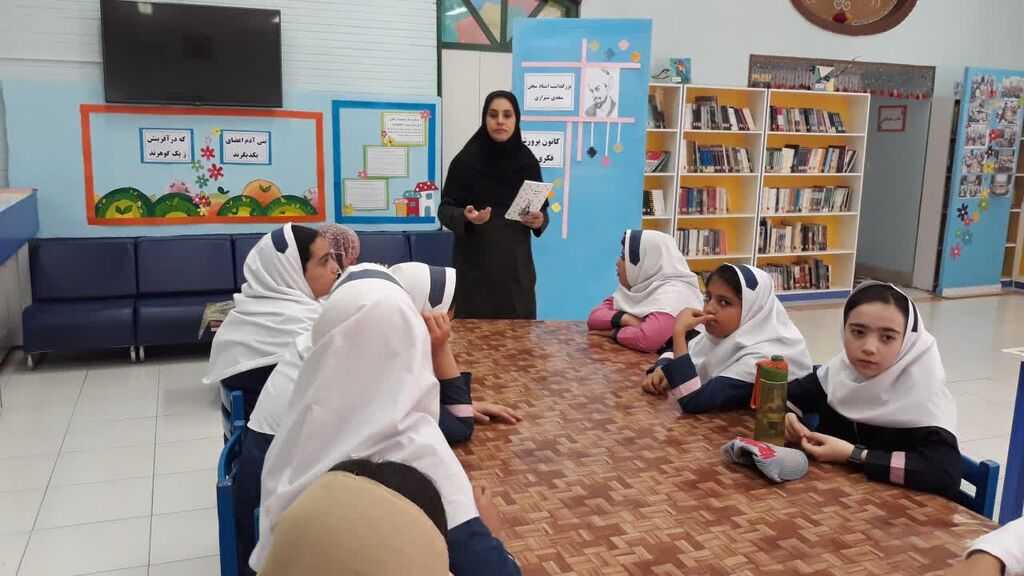 ماه شعرِ اردی‌بهشت در زنجان با عطر کلام سعدی برگزار شد