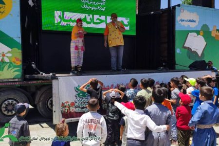 تماشاخانه سیار؛ آفرینش لبخند بر صحنه‌های خاکی دیواندره