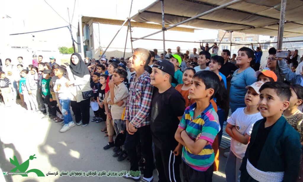 تماشاخانه سیار؛ آفرینش لبخند بر صحنه‌های خاکی دیواندره