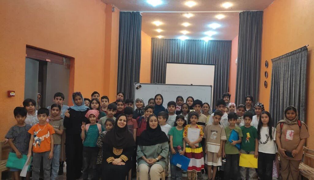 1304870-1 برگزاری کارگاه " قهرمان درون من با موضوع عزت نفس" در کانون شماره یک بندرعباس