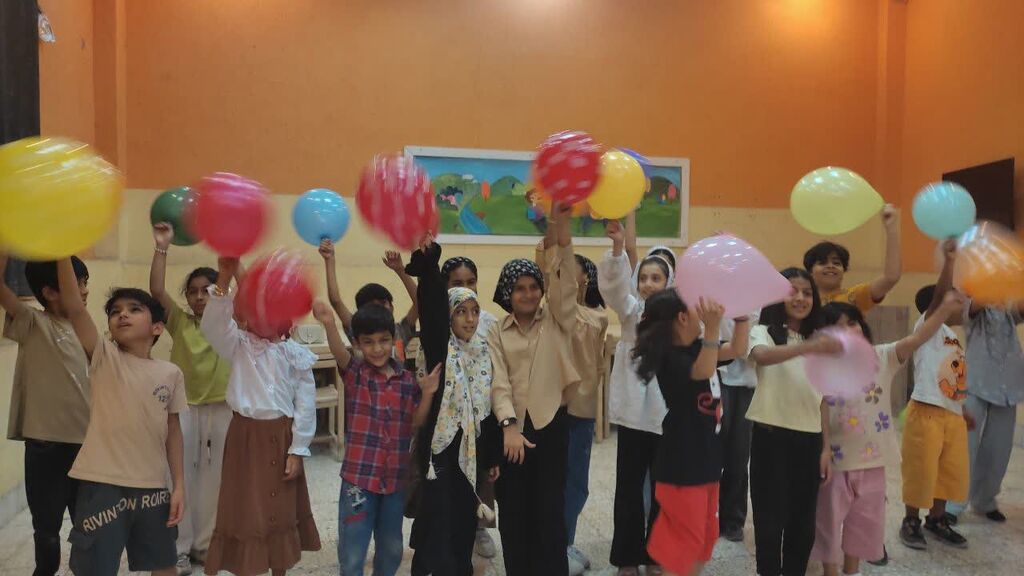 1304885-1 پرورش مهارتهای زندگی در کارگاه «پیتزا بپز، ریتم بساز، بازی من» در مرکز شماره یک بندرعباس