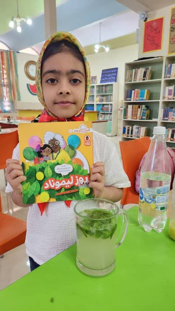 نقد و بررسی کتاب «روز لیموناد» در دهمین نشست باشگاه مربیان کتاب‌خوان خوزستان