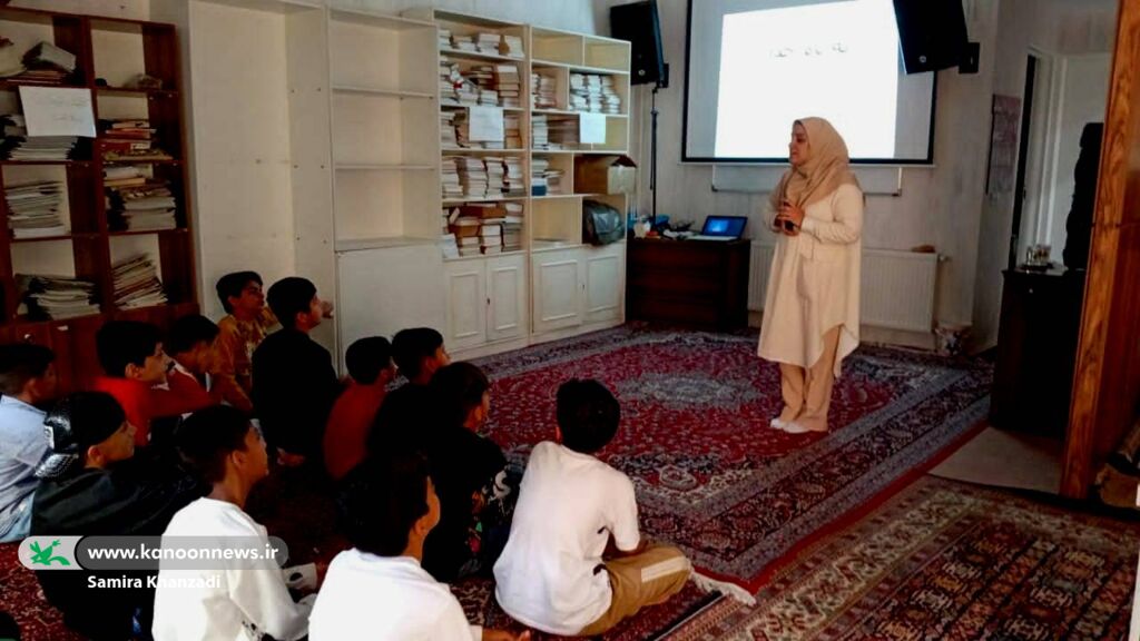 1305153-1 علم برای همه به نصیرآباد رسید