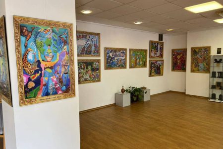 نمایشگاه نقاشی نوجوان گلستانی در بخارست، پایتخت رومانی