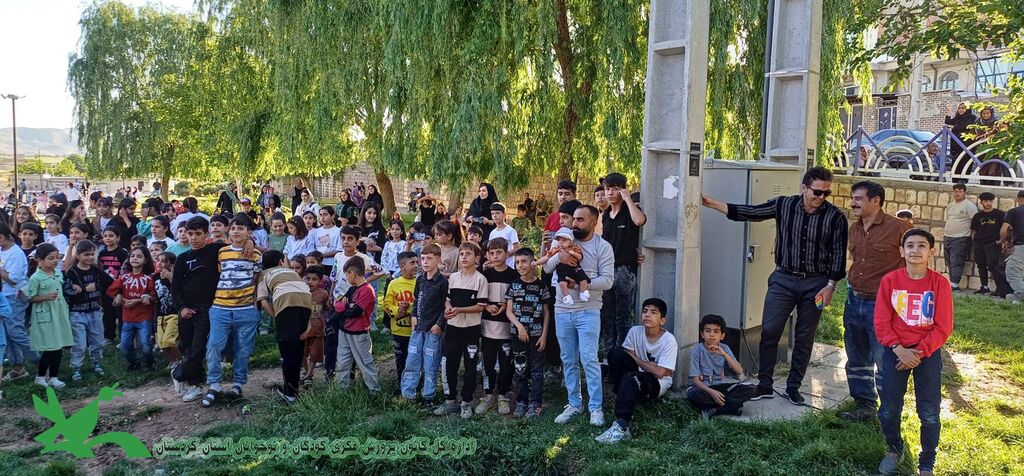 اجرای نمایش «بچه زرنگ» در روستاهای سقز توسط تماشاخانه سیار کانون پرورش فکری کودکان و نوجوانان