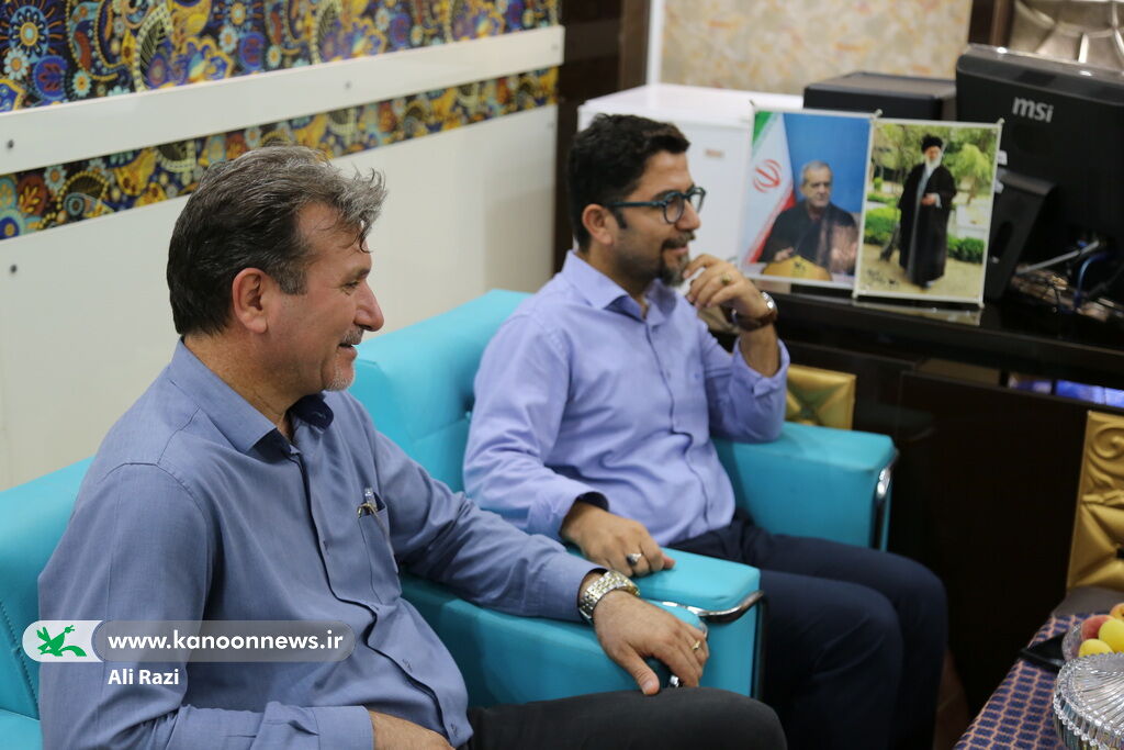 1305234-1 دیدار مدیرکل کانون استان بوشهر با مدیر روابط عمومی پتروشیمی مرجان