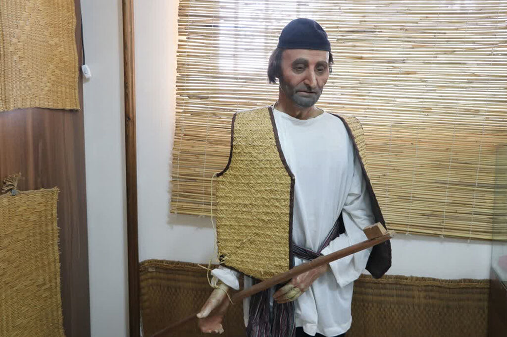 1305292-1 بازدید کارشناسان و مربیان کانون گیلان از روستای ملی حصیر فشتکه