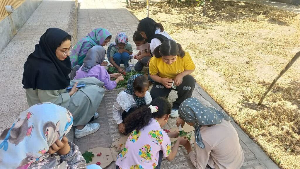 1305426-1 کارگاه خلاقانه ماکتسازی خواهر و برادر در کانون پرورش فکری دامغان
