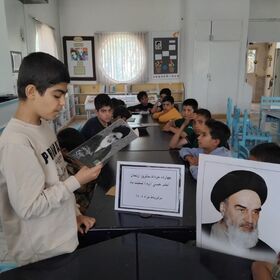 تقویت هویت دینی با آثار و اشعار امام راحل