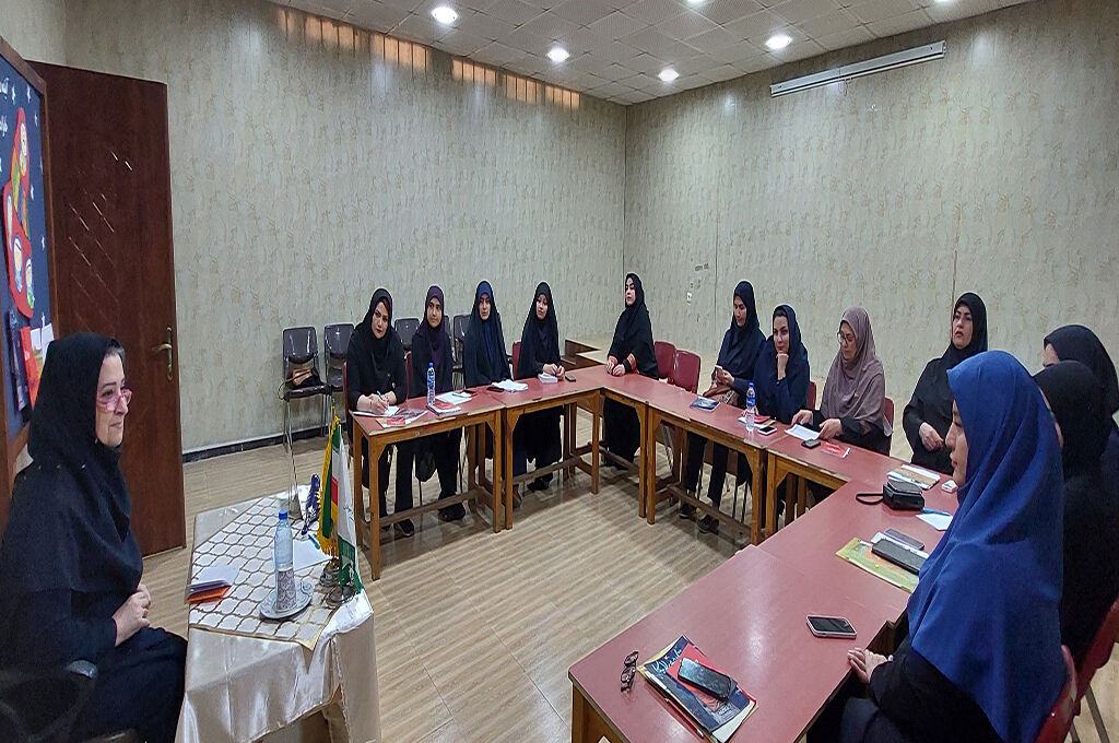 1305793-1 سومین نشست فصلی کارگروه کتابخوانی کانون گیلان