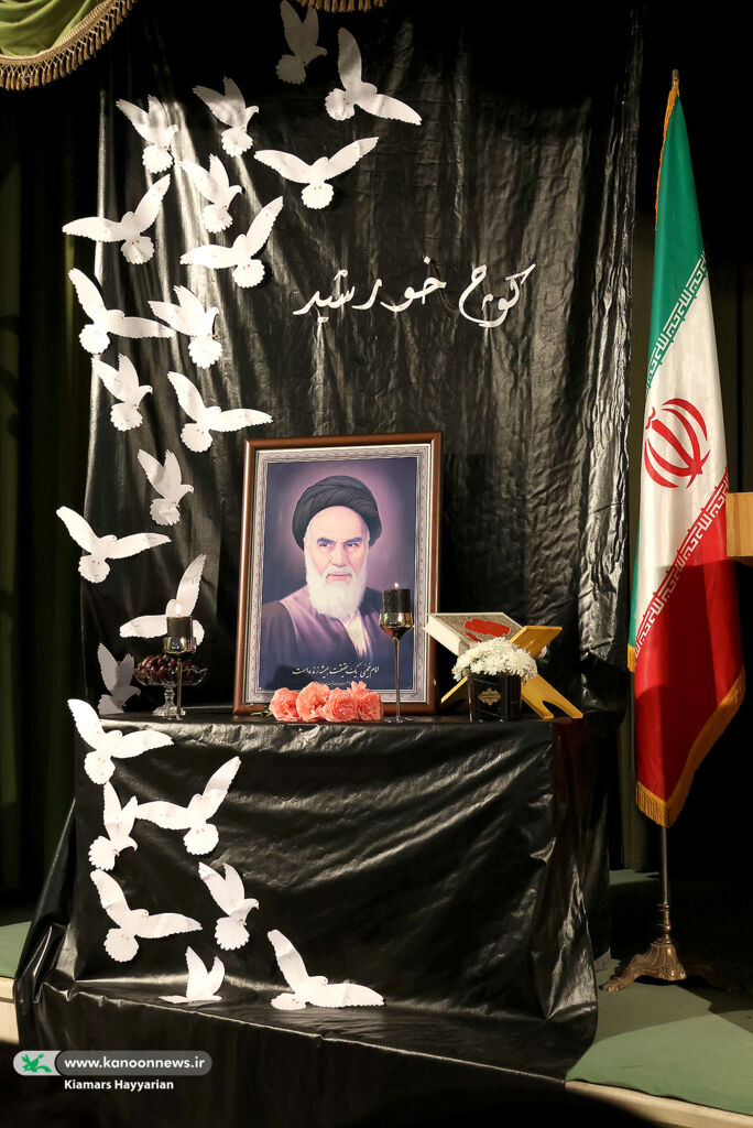 1305970-1 اراده و همدلی مردم، میراث جاودان حضرت امام خمینی(ره) میباشد