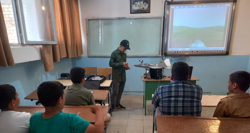 برگزاری کارگاه علمی ساخت پهپاد توسط کانون‌یار و رابط علمی مرکز سنقر