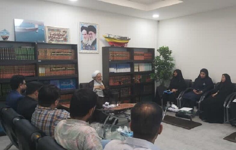دیدار مدیرکل، معاونین و مسئولین کانون پرورش فکری کودکان و نوجوانان هرمزگان با امام جمعه بندرعباس