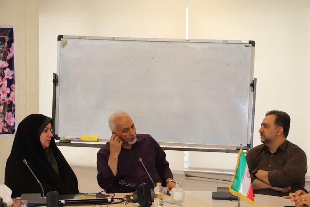 1306273-1 سرودخوانی پلیبک، یعنی شما نه هنر دارید نه خلاقیت!