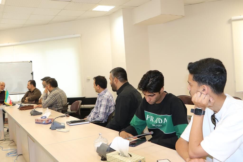 1306274-1 سرودخوانی پلیبک، یعنی شما نه هنر دارید نه خلاقیت!