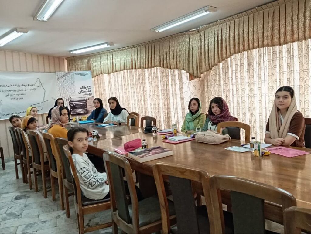 1306362-1 افتخار آفرینی عضو مرکزهشتگرد در چهارمین دوره جشنواره ملی نویسندگی«ذهن زرین»