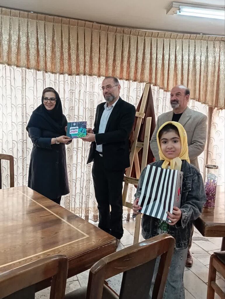 1306363-1 افتخار آفرینی عضو مرکزهشتگرد در چهارمین دوره جشنواره ملی نویسندگی«ذهن زرین»