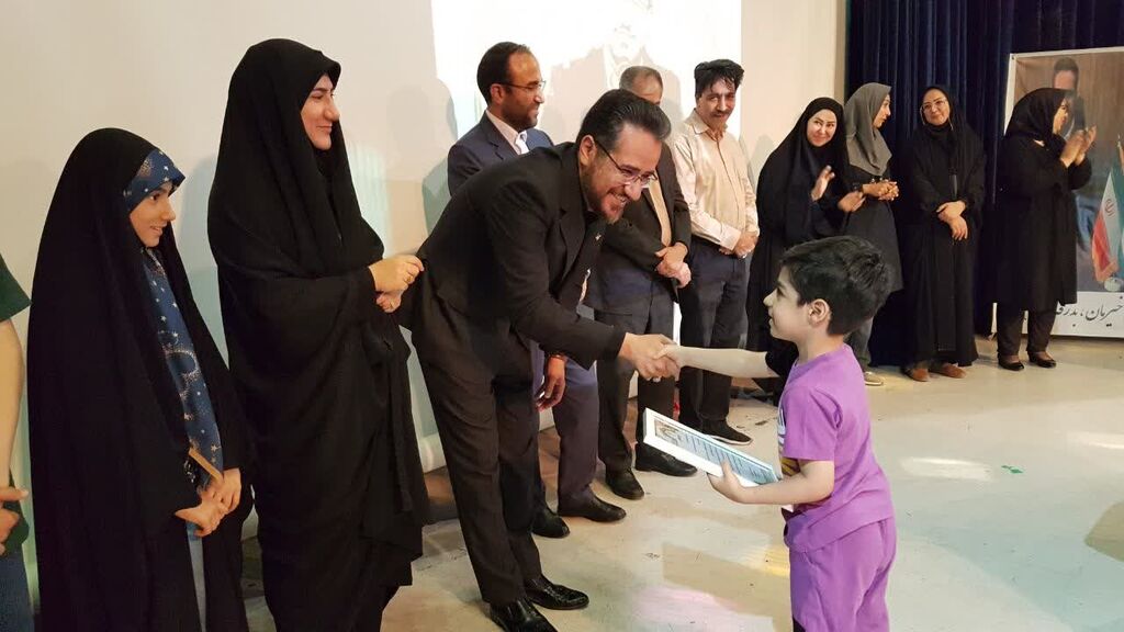 1306427-1 قدردانی کارکنان، والدین و اعضای کانون کرمانشاه از محمد خیاطزنجانی