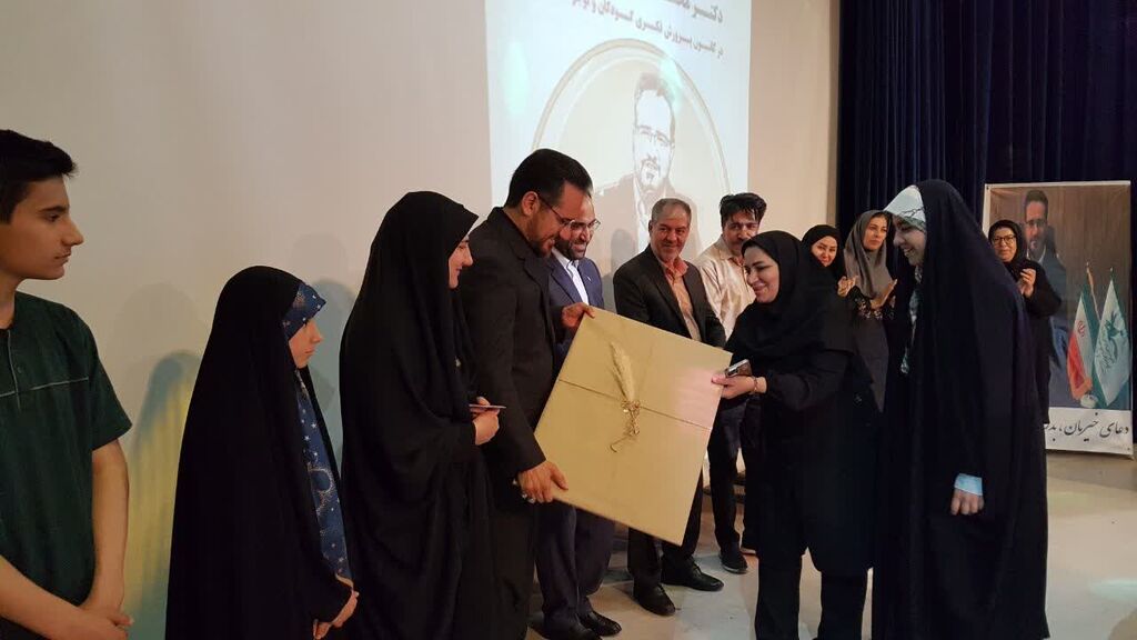 1306430-1 قدردانی کارکنان، والدین و اعضای کانون کرمانشاه از محمد خیاطزنجانی