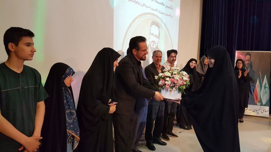 1306439-1 قدردانی کارکنان، والدین و اعضای کانون کرمانشاه از محمد خیاطزنجانی