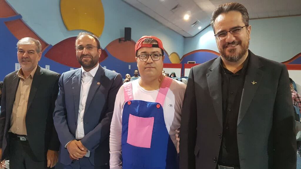 1306468-1 قدردانی کارکنان، والدین و اعضای کانون کرمانشاه از محمد خیاطزنجانی