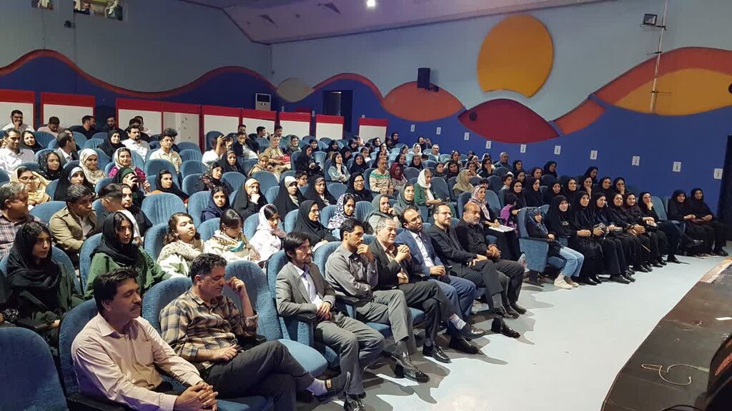 1306470-1 قدردانی کارکنان، والدین و اعضای کانون کرمانشاه از محمد خیاطزنجانی