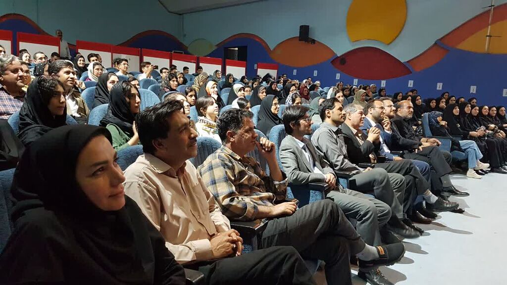 1306472-1 قدردانی کارکنان، والدین و اعضای کانون کرمانشاه از محمد خیاطزنجانی