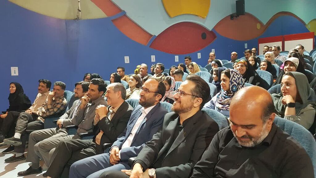 1306473-1 قدردانی کارکنان، والدین و اعضای کانون کرمانشاه از محمد خیاطزنجانی