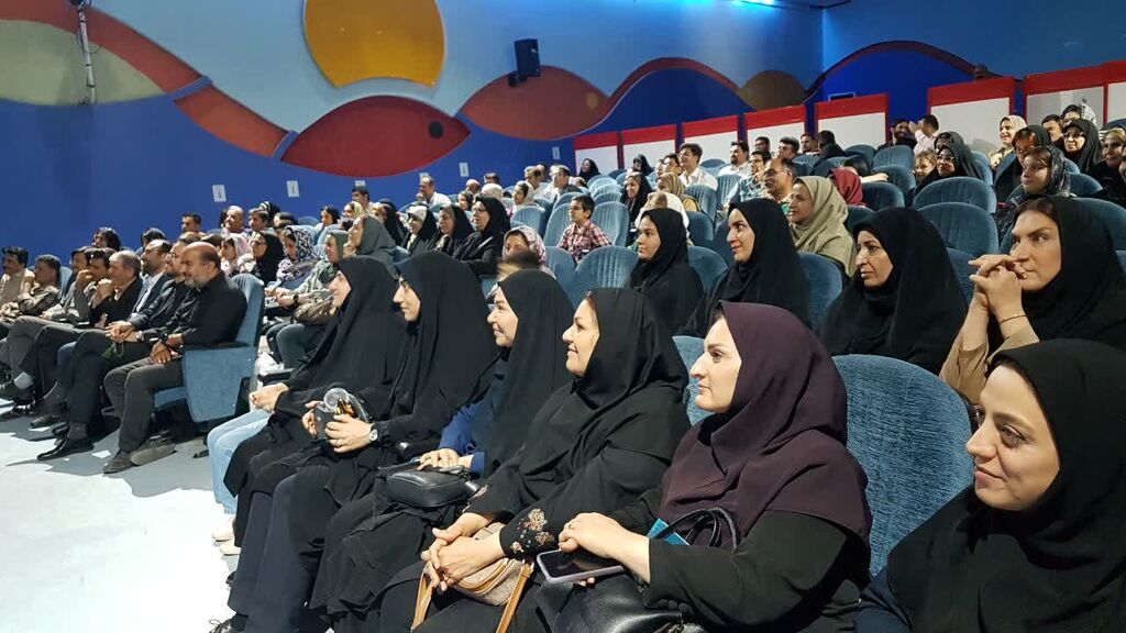 1306474-1 قدردانی کارکنان، والدین و اعضای کانون کرمانشاه از محمد خیاطزنجانی