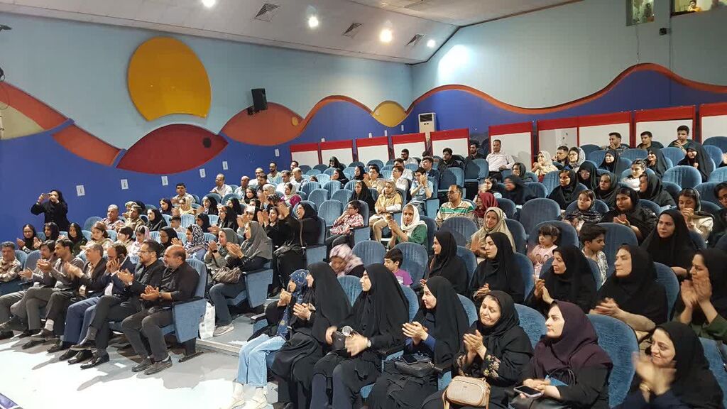 1306476-1 قدردانی کارکنان، والدین و اعضای کانون کرمانشاه از محمد خیاطزنجانی