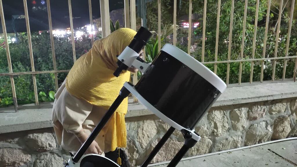 1306926-1 برگزاری کارگاه نجوم «تولد ماه» در مرکز شماره یک بندرعباس