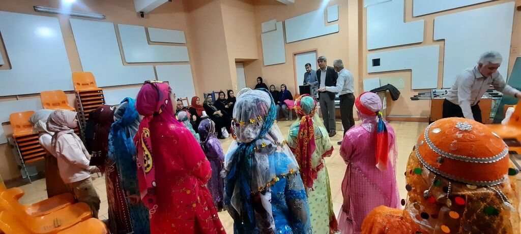 بازدید مدیرکل کانون فارس از مرکز فرهنگی‌هنری] چهار  شیراز با محوریت حمایت از هنرهای گروهی