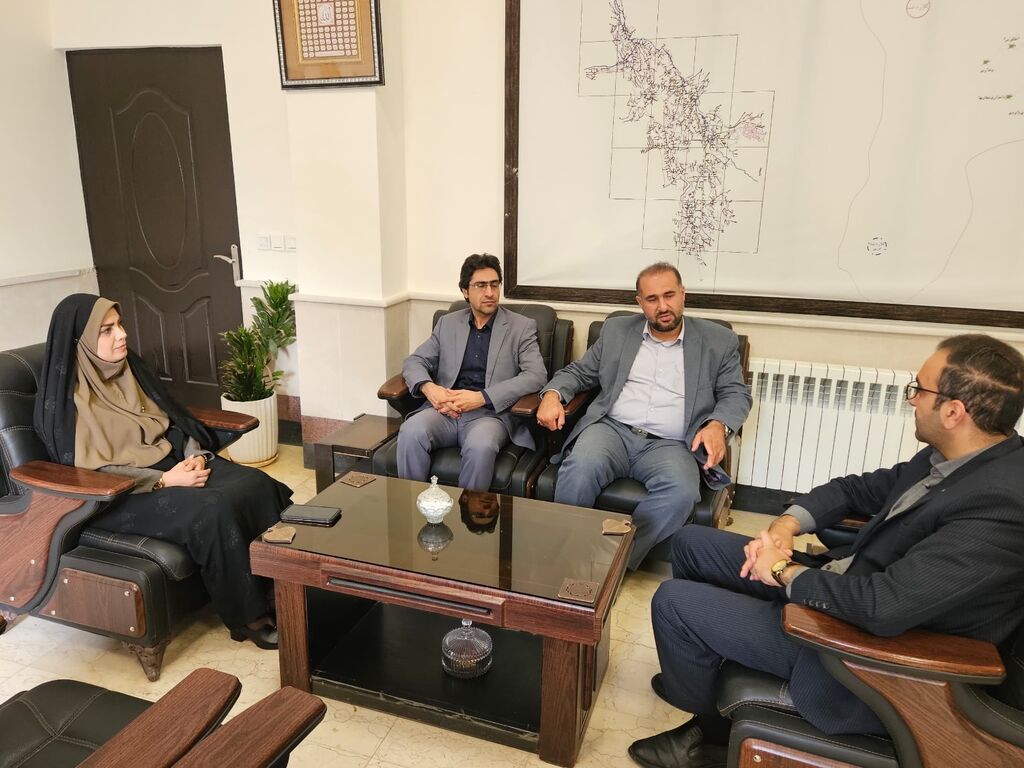 1307072-1 دیدار مدیرکل کانون پرورش فکری مازندران با فرماندار کلاردشت و تصویب سه طرح فرهنگی