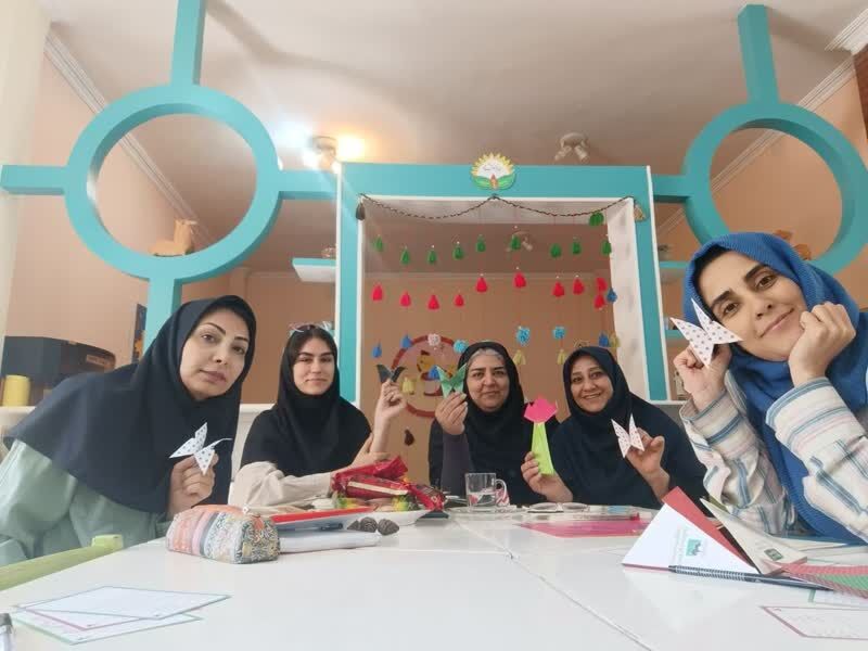 برگزاری نشست‌های ادبی برای مربیان ترم تابستان کانون البرز