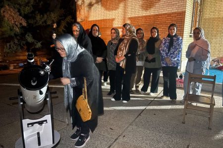 آشنایی کودکان و نوجوانان و والدین با پدیده‌های نجومی در پاسارگاد