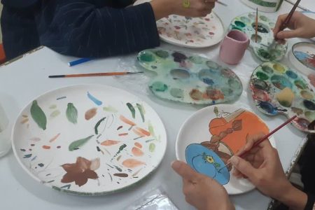 کارگاه یک‌روزه «نقاشی زیر لعابی» ویژه والدین برگزارشد