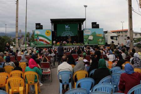 تماشاخانه سیار کانون میزبان برنامه‌های یادمان شهدا در بهارستان