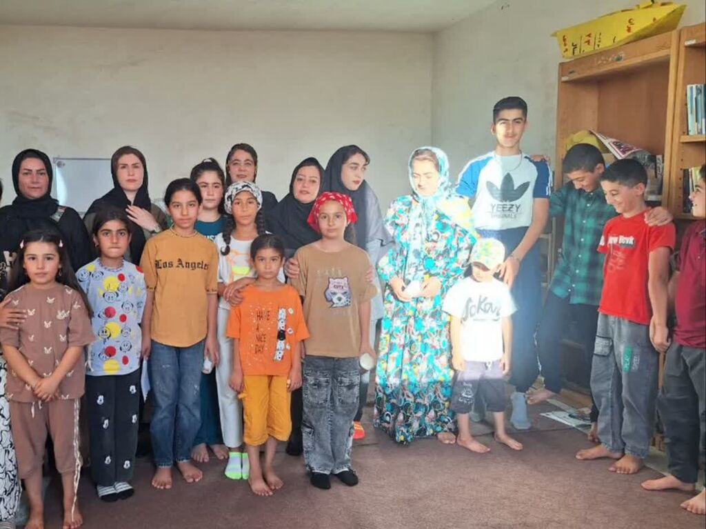 1307905-2 پیشگامی مربی کانون کرمانشاه در ترویج فرهنگ مطالعه در روستای دوستدار کتاب
