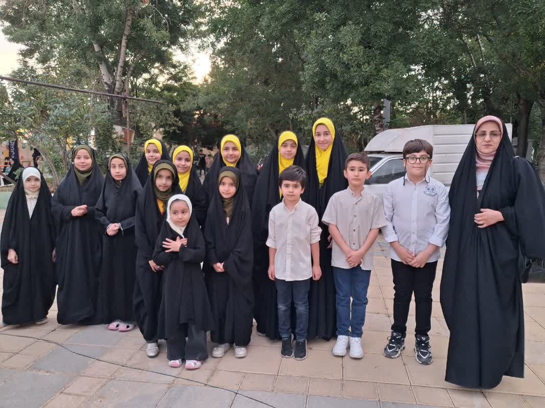 1307982-2 اجرای سرود اعضای کانون پرورش فکری شهر اراک در نمایشگاه غدیر