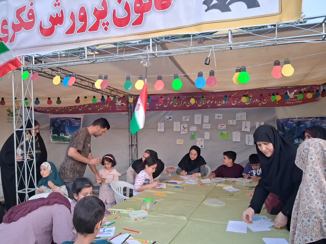 1307983-2 اجرای سرود اعضای کانون پرورش فکری شهر اراک در نمایشگاه غدیر