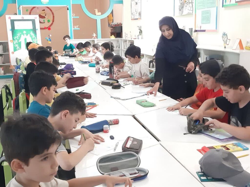 1307988-2 ادامه برنامههای «دهه ولایت» در کانون البرز