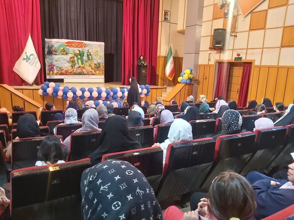 1307989-2 ادامه برنامههای «دهه ولایت» در کانون البرز