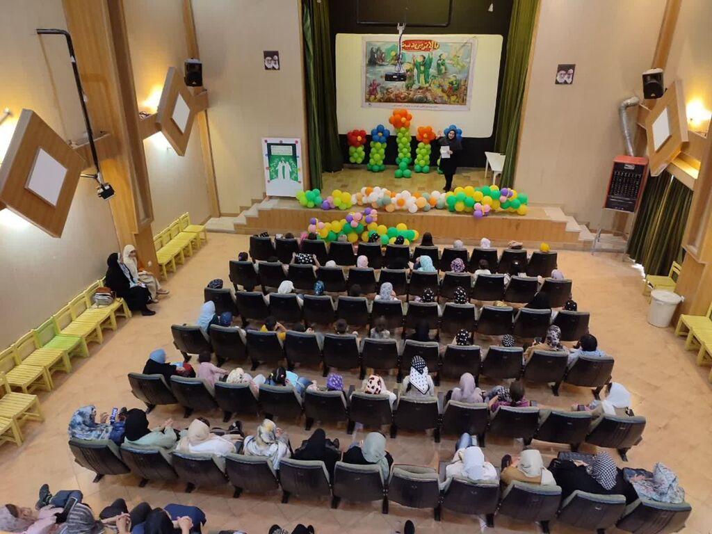 1307993-2 ادامه برنامههای «دهه ولایت» در کانون البرز