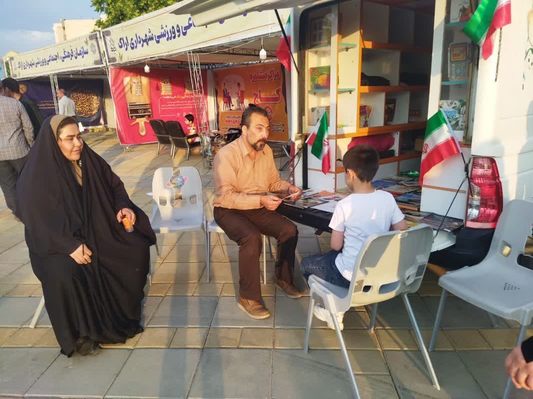 1307999-2 حضور کتابخانه سیار کانون استان مرکزی در نمایشگاه غدیر