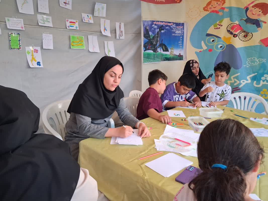 1308001-2 حضور کتابخانه سیار کانون استان مرکزی در نمایشگاه غدیر