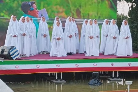 اجرای گروه سرود دختران کانون استان مرکزی در نمایشگاه غدیر