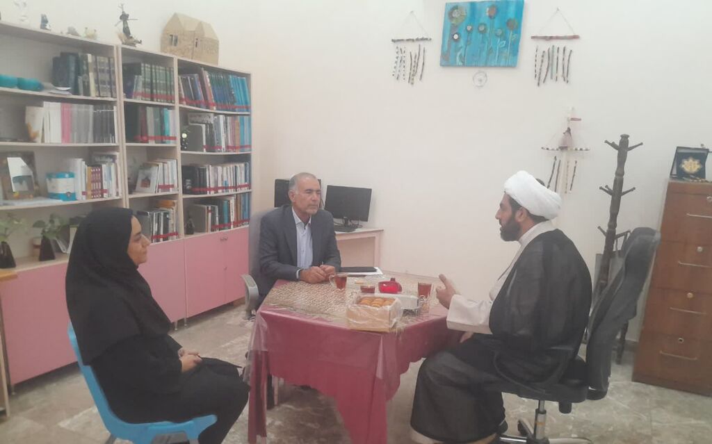 1308247-1 حضور امام جمعه و رئیس ستاد اقامه نماز در جمع اعضای مرکز گیلانغرب