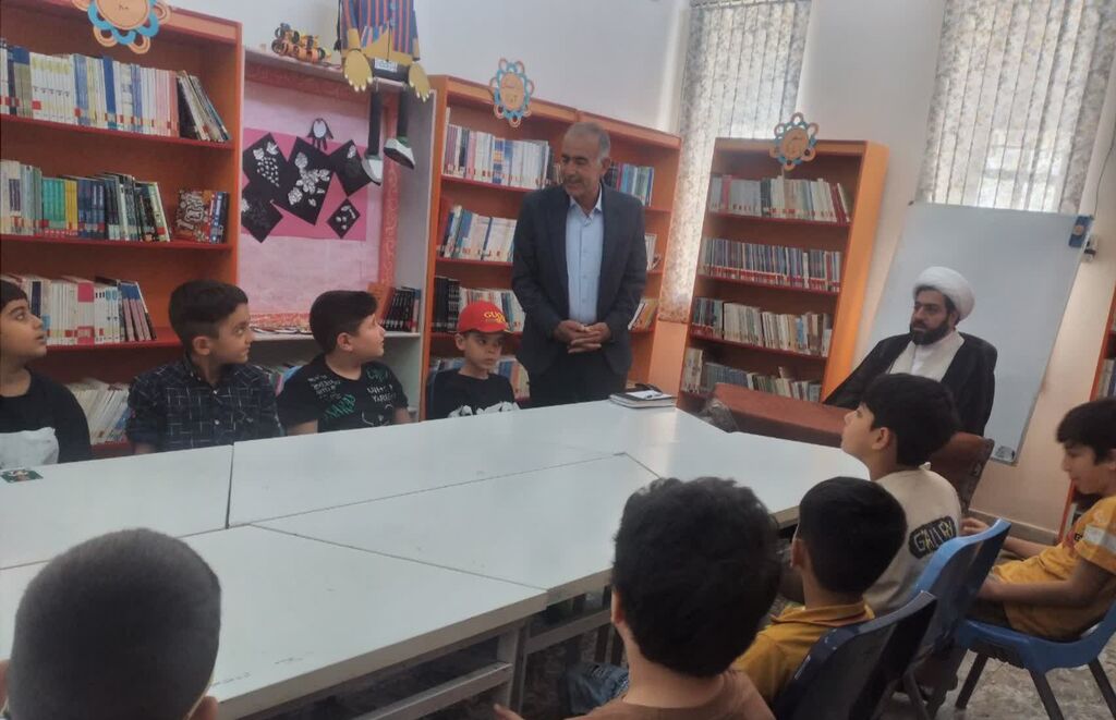 1308249-1 حضور امام جمعه و رئیس ستاد اقامه نماز در جمع اعضای مرکز گیلانغرب